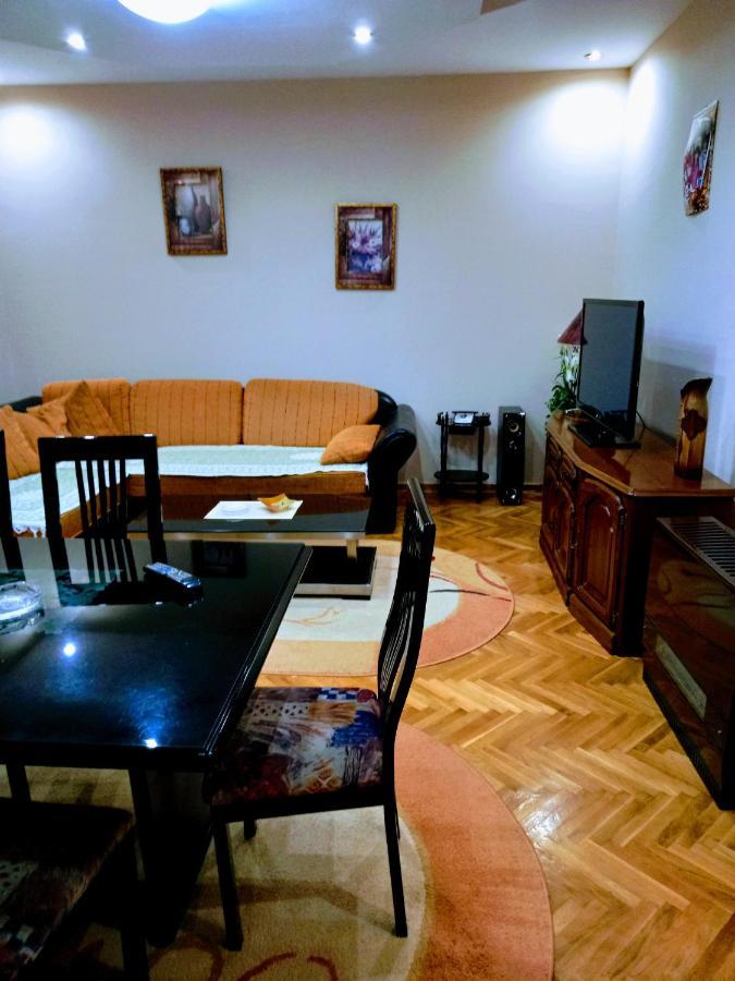 Stan Na Dan J & M Apartman Versec Kültér fotó